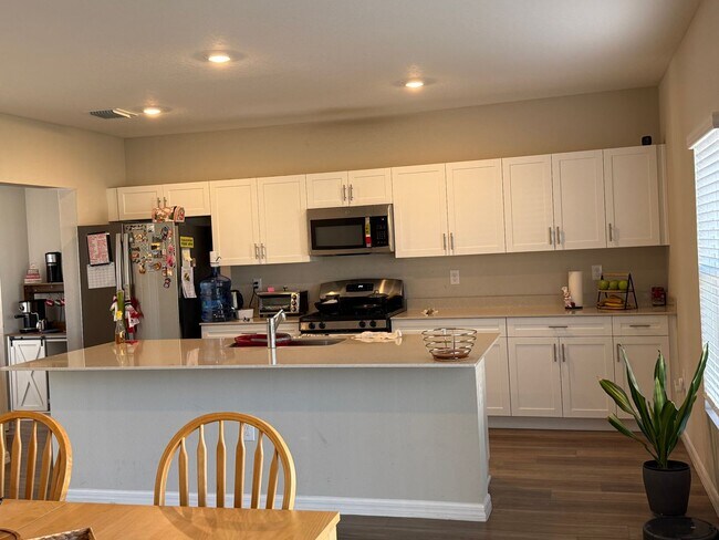 Building Photo - For Rent – Spacious 5-Bedroom Home in Lithia