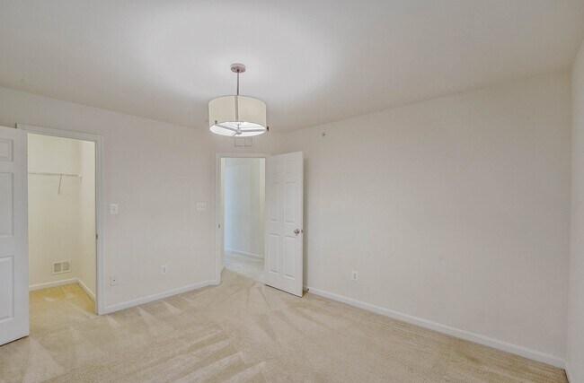 Building Photo - 3461 Eagle Ridge Dr