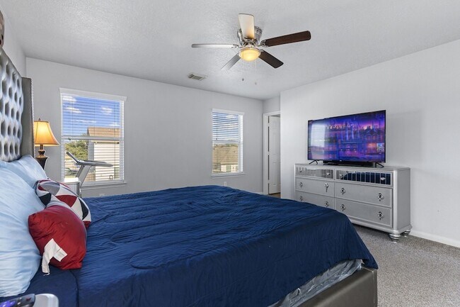 Building Photo - 29326 Legends Green Dr