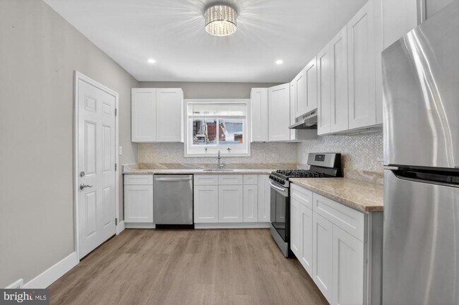 Building Photo - 2422 S Iseminger St