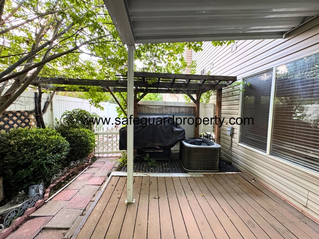 Building Photo - Modern Townhome in Gated Community