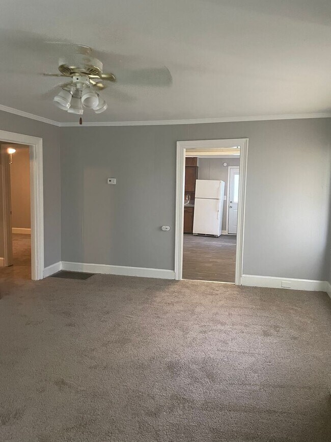 Building Photo - 2 Bedroom House ready for you to call HOME  