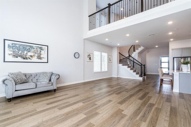 Building Photo - 25803 Rippey Gln Dr