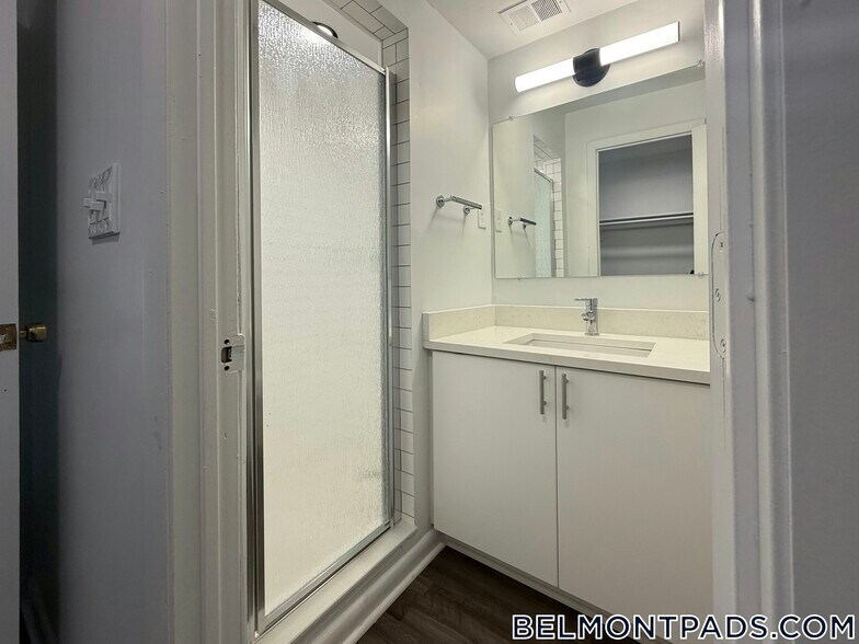 Building Photo - 55 Hill Rd