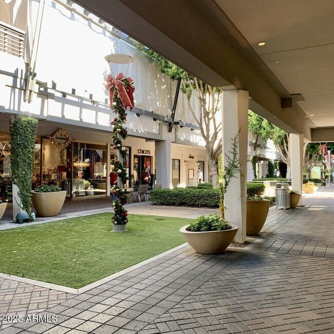 Building Photo - 8 Biltmore Estates Dr