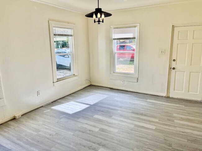 Building Photo - Tyler Street #102