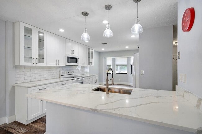 Building Photo - 624 Deer Creek Blvd