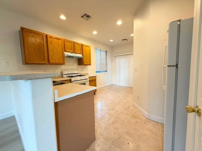 Building Photo - 9888 Fountain Walk Ave