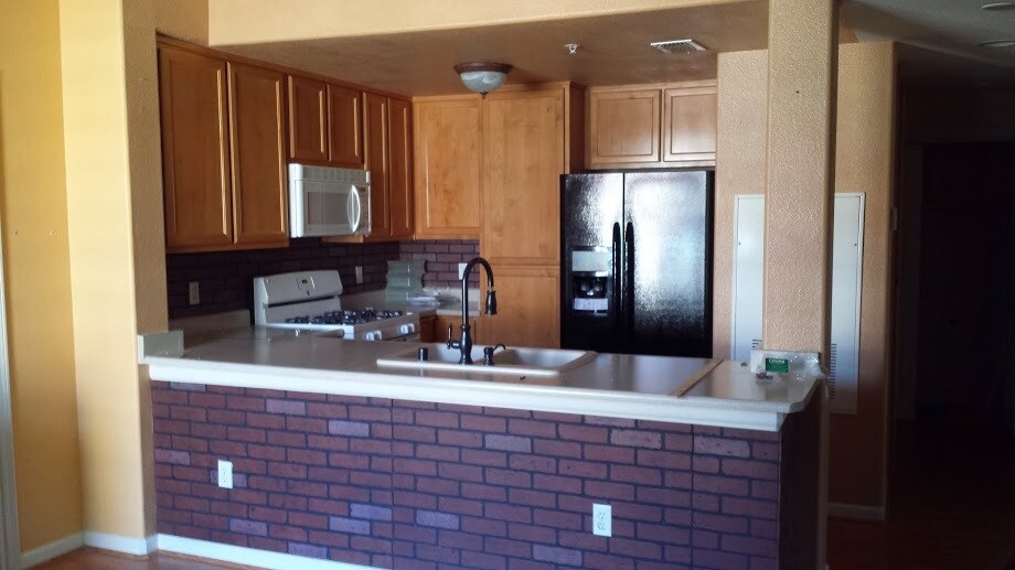 Building Photo - 5201 Laguna Oaks Dr