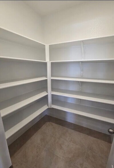 Building Photo - 3029 Hollybrook Ln