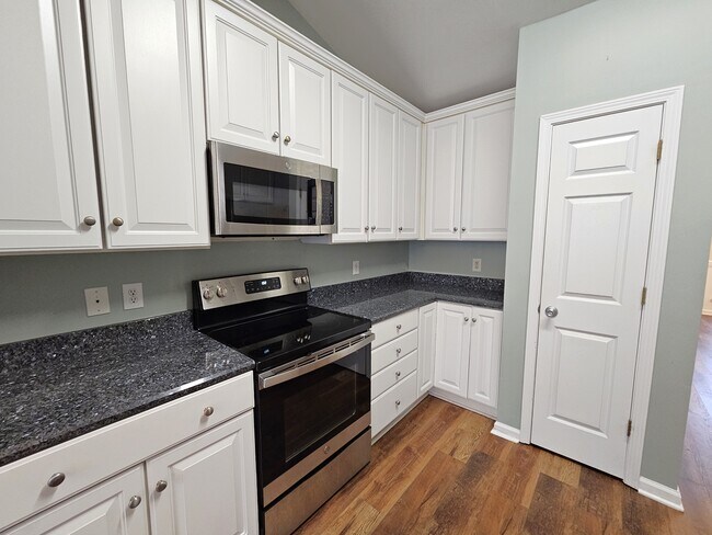 Building Photo - 203 Crown Empire Ct