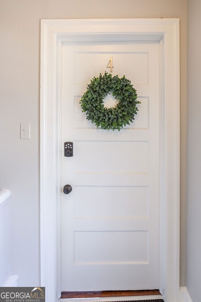 Building Photo - 111 E Screven St