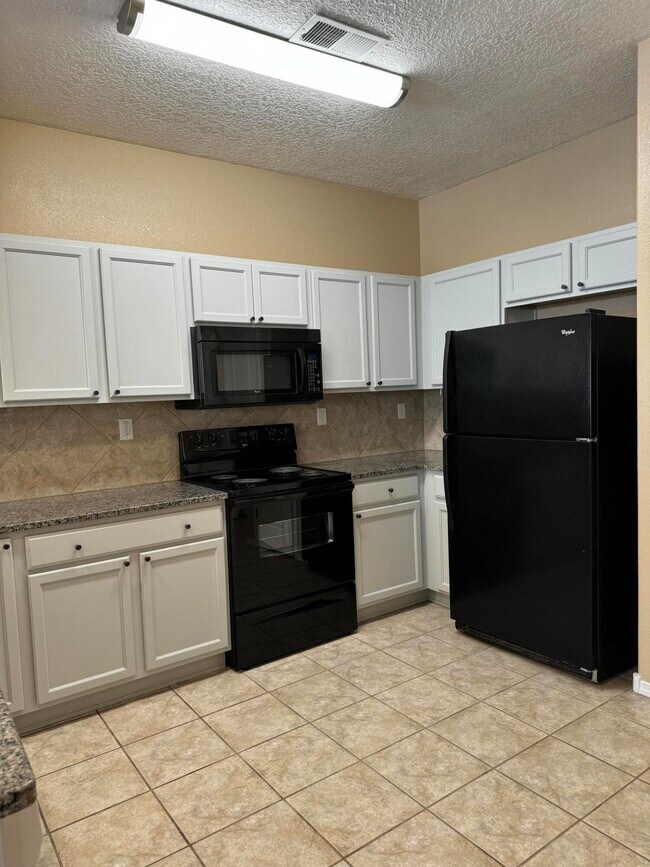 Building Photo - 10812 Fort Point Ln NE