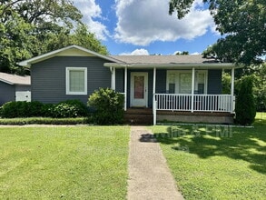 Building Photo - 300 Shady Oak Dr