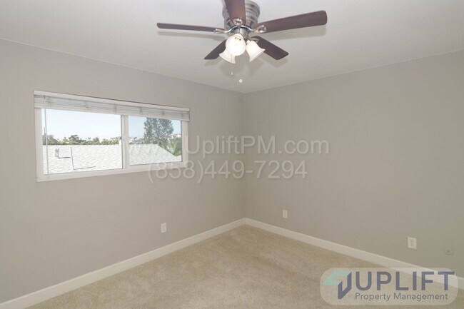 Building Photo - 2 bed 2 bath Remodeled Duplex