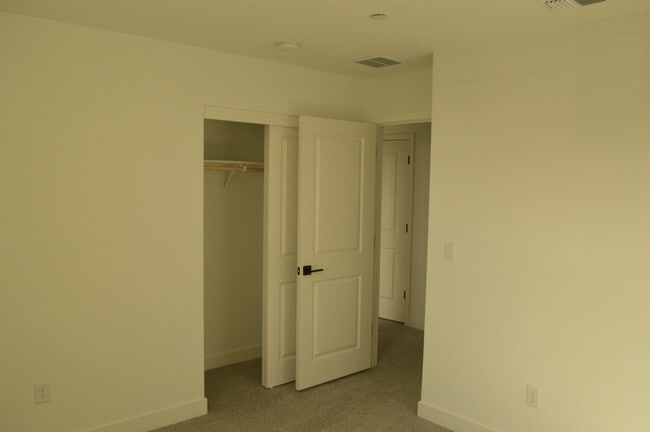 Building Photo - 477 Gold Coast Rd