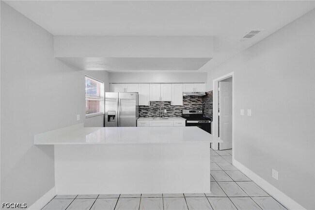 Building Photo - 15 SE 24th Ave