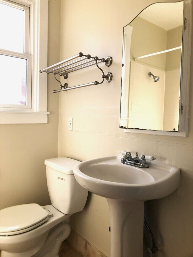 Building Photo - F03230