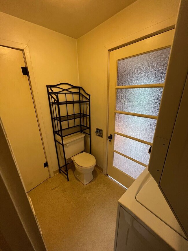 Building Photo - 2 bed 1 bathroom