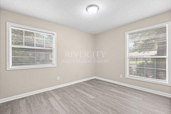 Building Photo - Beautiful 2 Story Home, Section 8 Welcomed !!!!!!