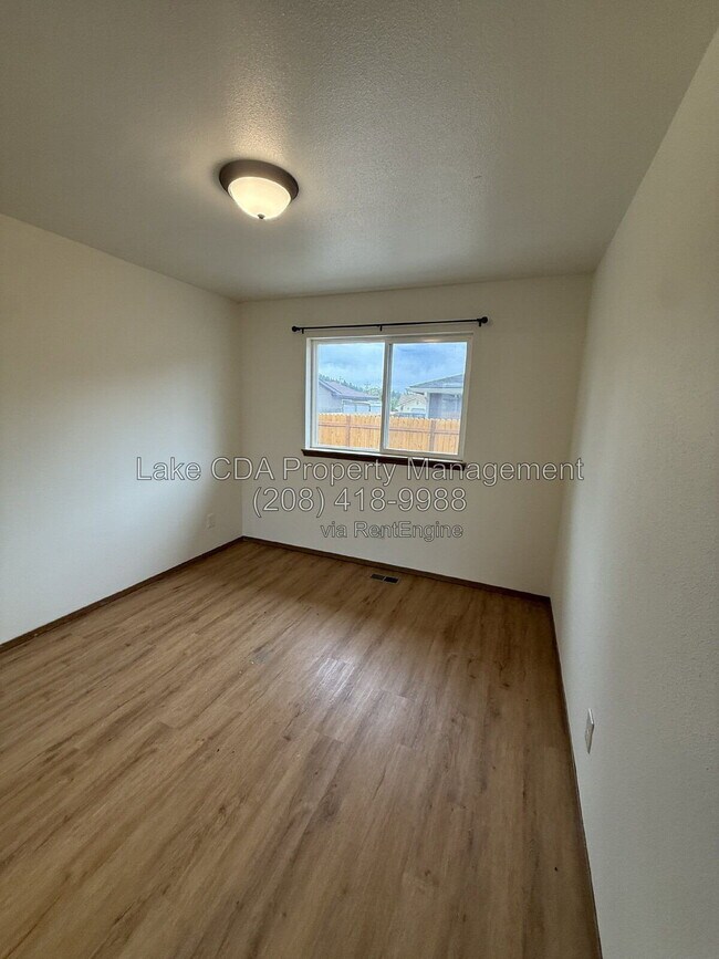 Building Photo - 202 Lava Ln