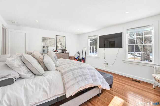 Building Photo - 70 Cranbury Rd