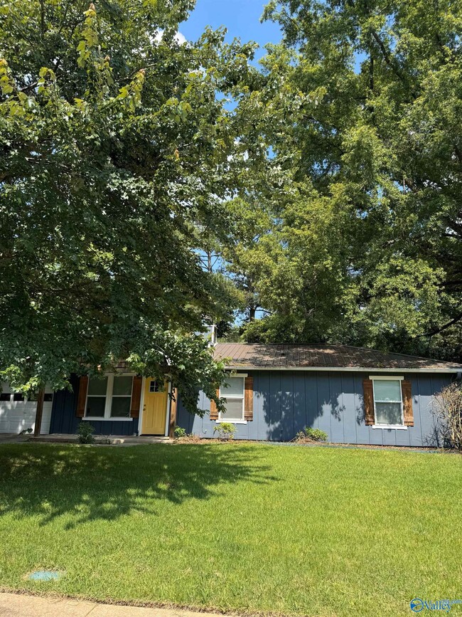Building Photo - 902 Danmann Cir SE
