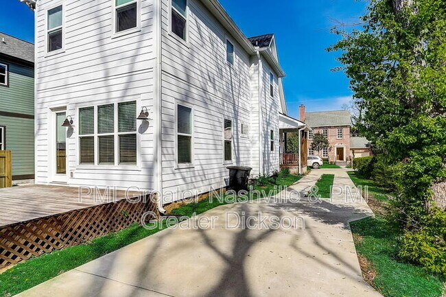 Building Photo - 1113 Park St