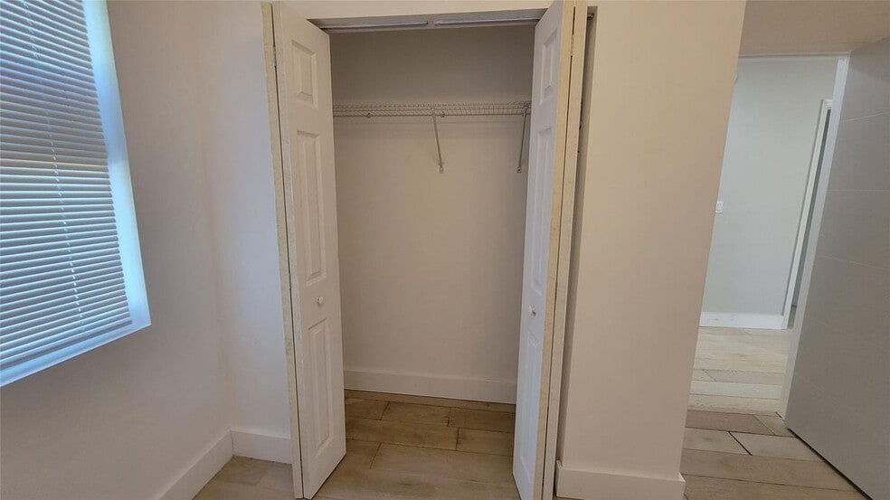 Building Photo - 512 NW 15th Terrace