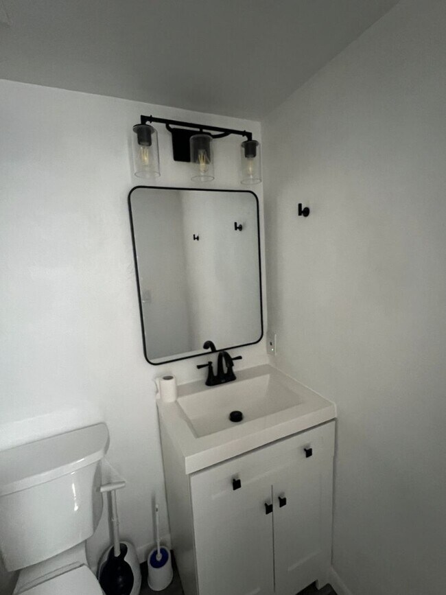 Building Photo - 1200 S Riordan Ranch St