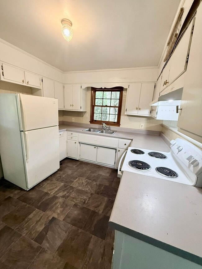 Building Photo - 245 Milledge Heights