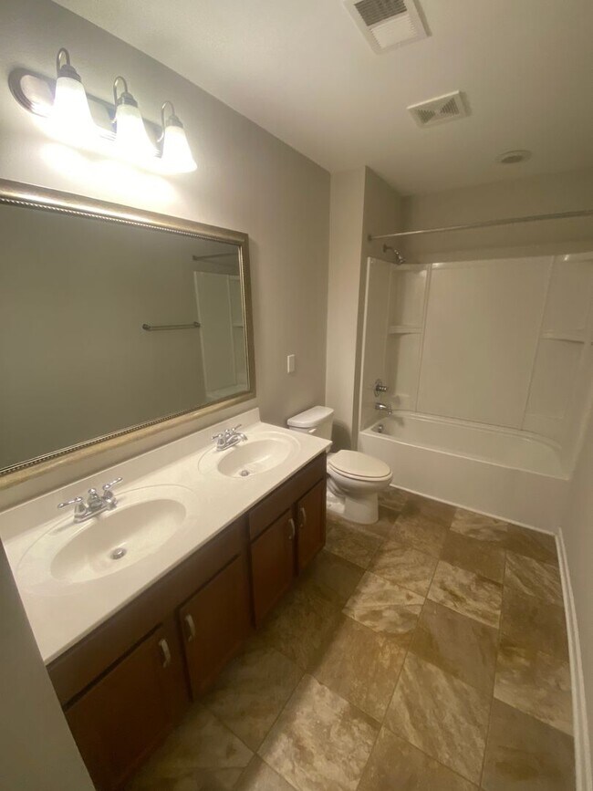 Building Photo - 4 Bedrooms 2.5 Baths in Richmond Hill, Available in 8/10/26!! Located in the sought-after Buckhea...