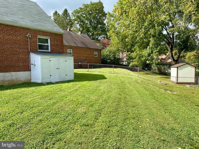 Building Photo - 7132 Parkview Ave