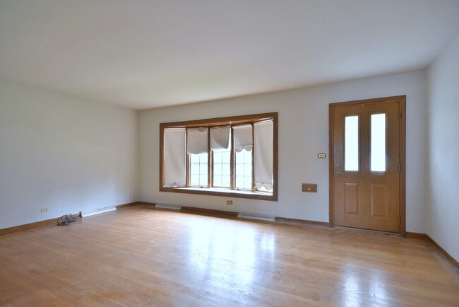 Building Photo - 8006 W Courtland Ave