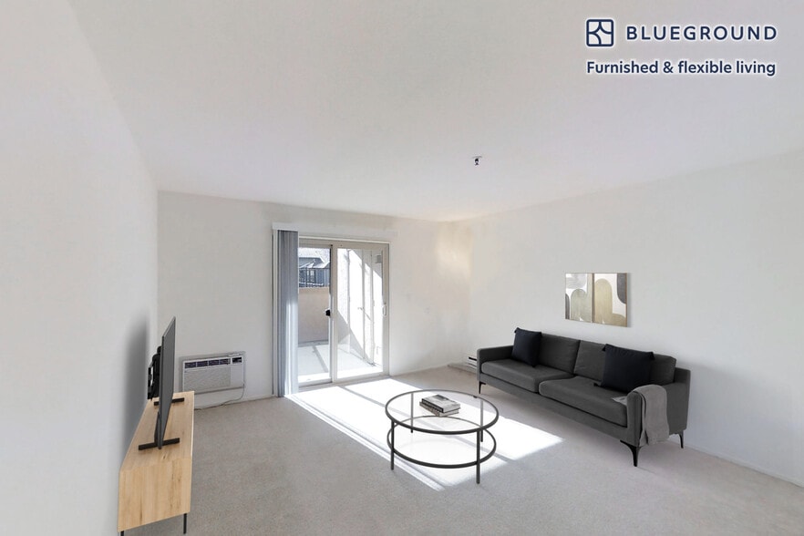 Primary Photo - 1600 Villa St