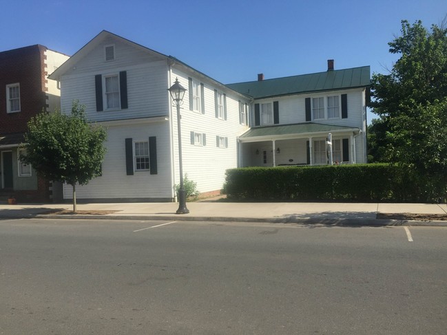 Building Photo - 157-159 E Main St