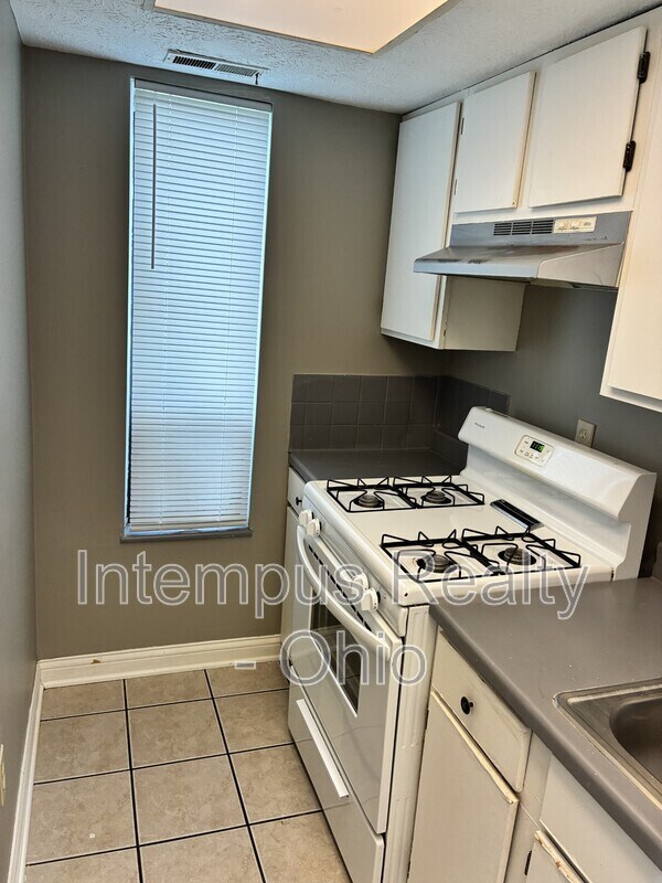 Building Photo - 21 King Arthur Ct