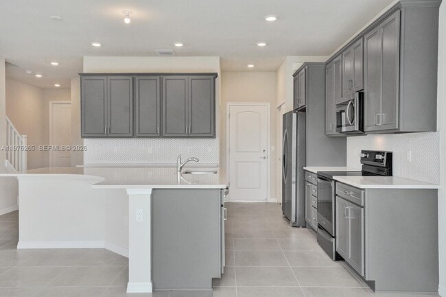 Building Photo - 2202 Appleton Cir S