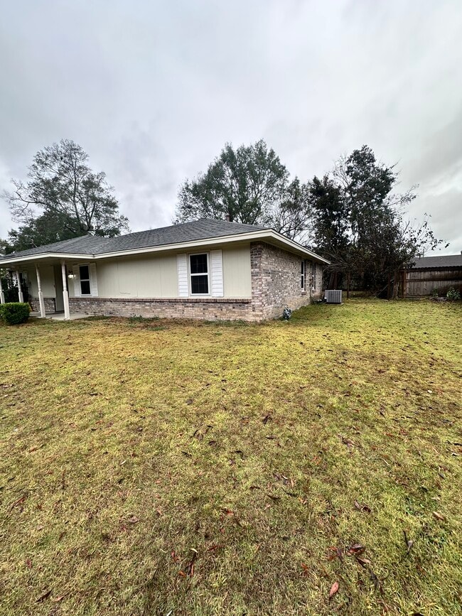 Building Photo - 761 Spring Valley Rd