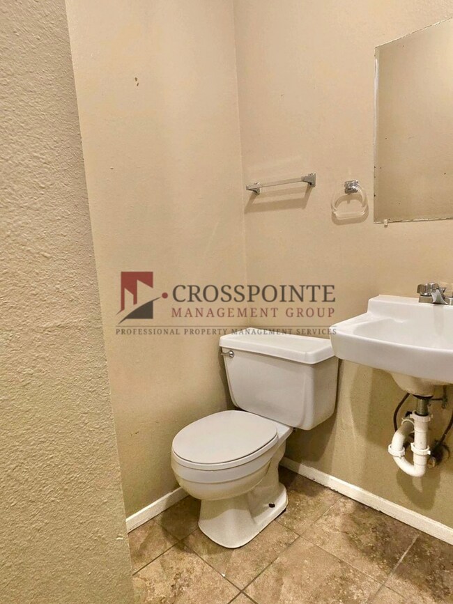 Building Photo - Tammy Lynn Dr Duplex