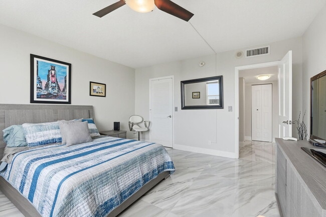 Building Photo - 3450 S Ocean Blvd