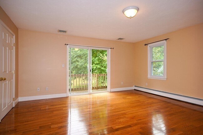 Building Photo - 144 Parmenter Rd