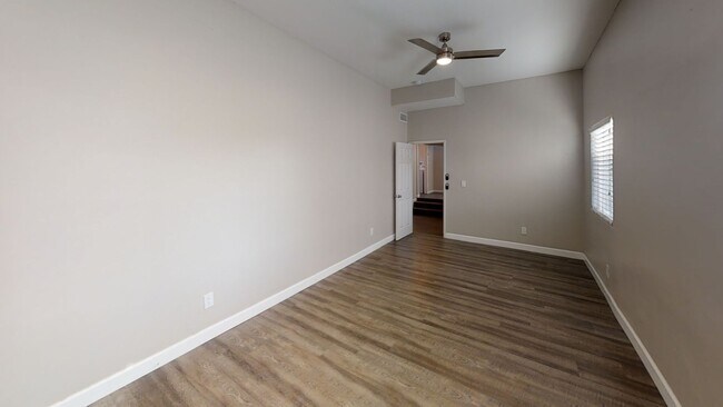 Building Photo - BIG House! Spacious bedrooms! Garage and Driveway Parking!