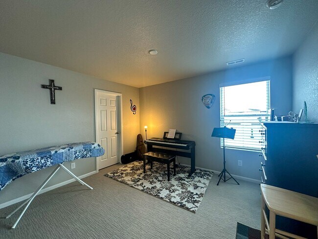 Building Photo - Meadowlark serene 4bd retreat