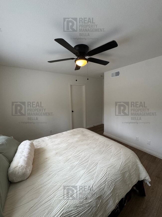 Building Photo - Charming 2-Bed, 2-Bath Condo in the Heart ...