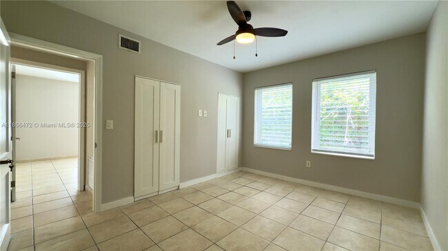 Building Photo - 534 SW 6th Ct