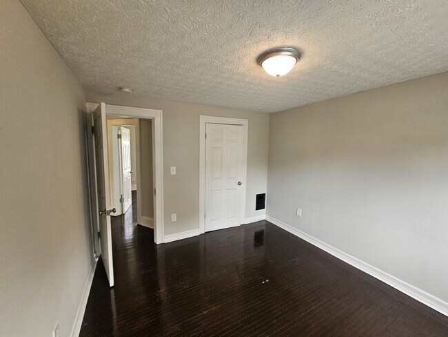 Building Photo - 241 Brehl Ave