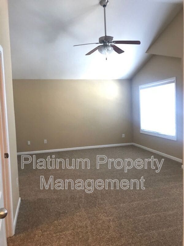 Building Photo - 6583 Silk Tree Pointe