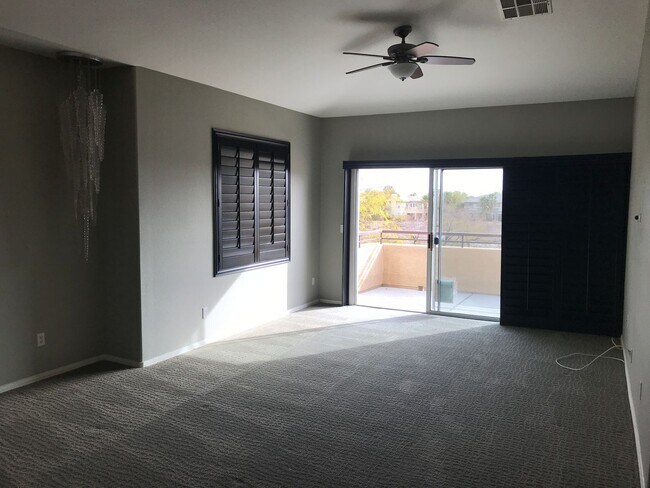 Building Photo - Great Townhouse over lookings TPC Summerli...