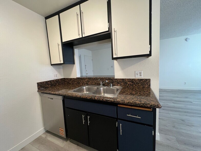 Building Photo - 3730 S Sepulveda Blvd